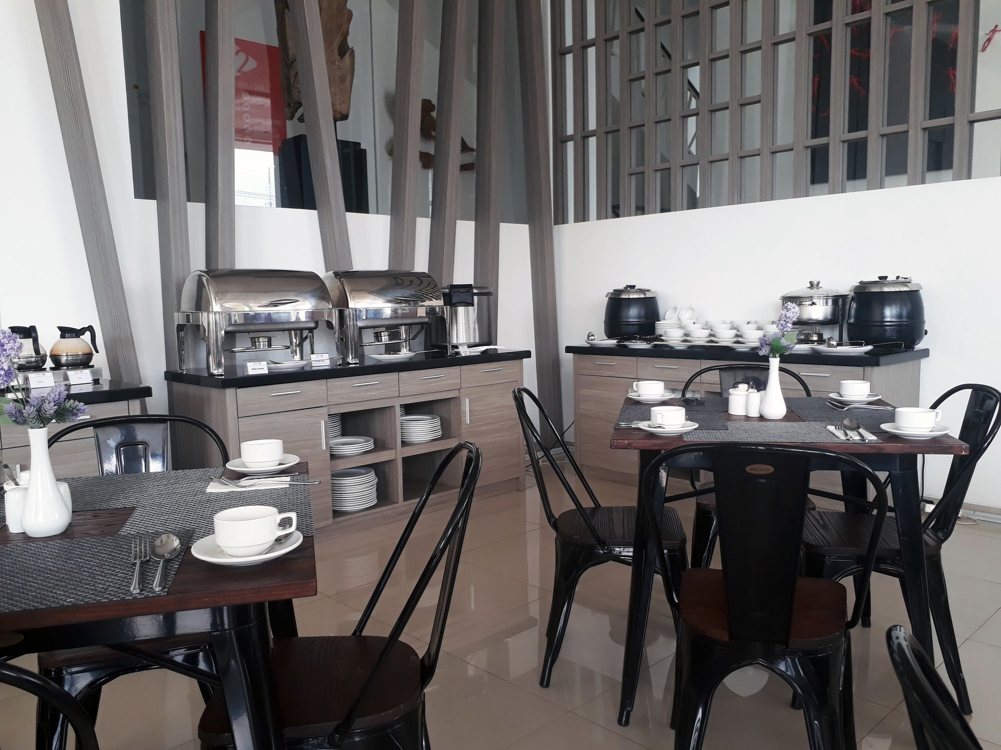 Front One Hotel Pamekasan Madura Extérieur photo