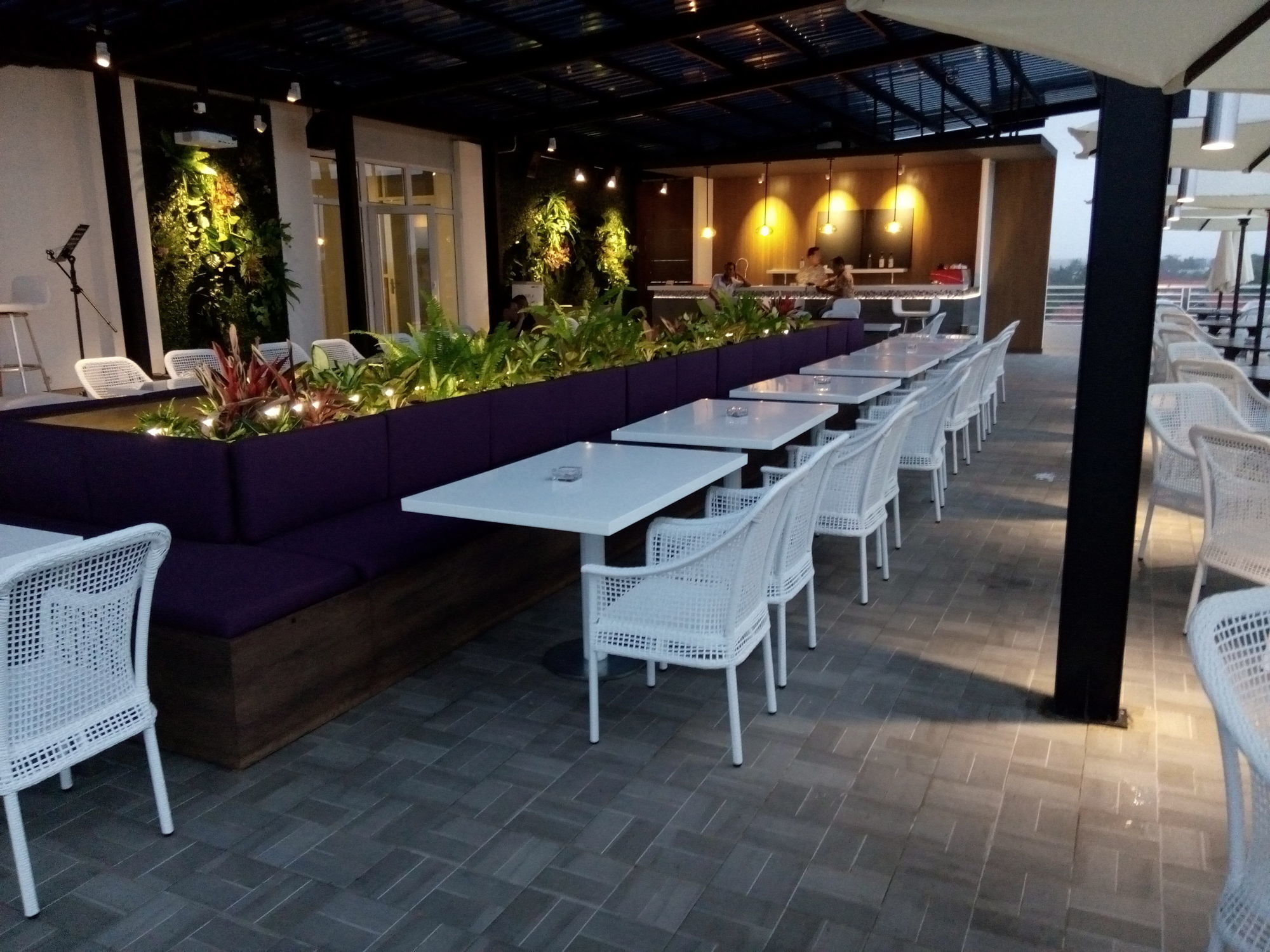 Front One Hotel Pamekasan Madura Extérieur photo